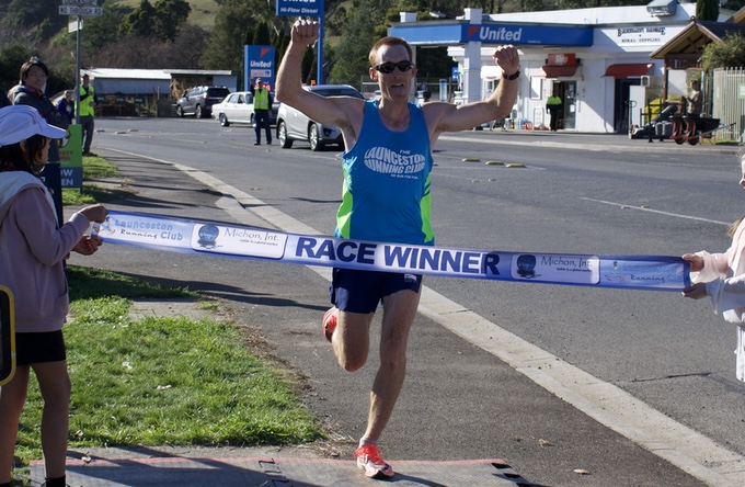 Ricky storms through the field to take out the 2021 Lilydale Lope