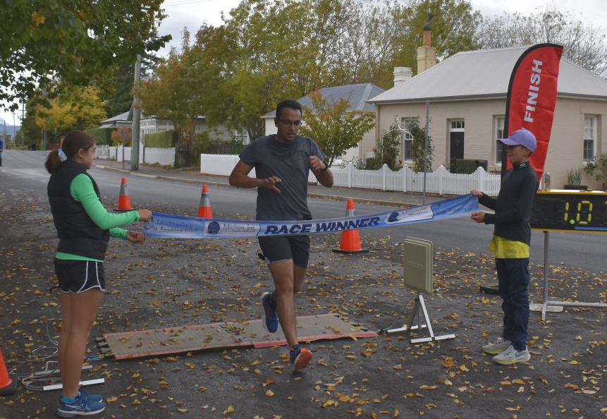 Usama takes out the Rob Rick Dale Deer Farm 8k in Evandale
