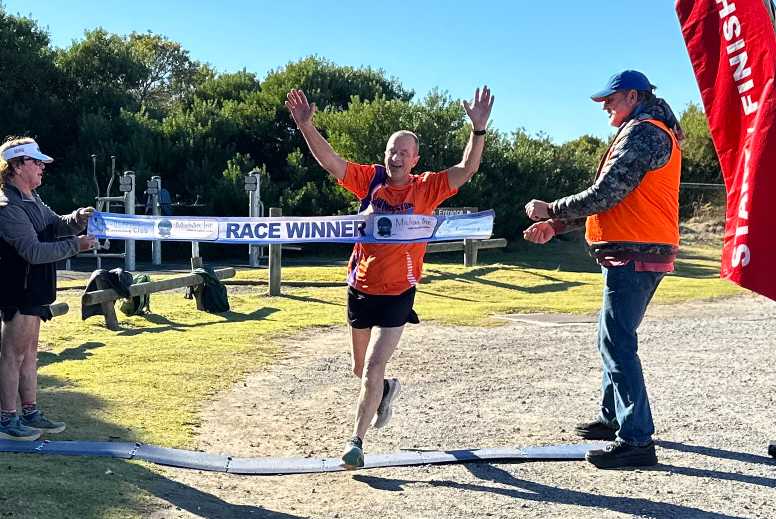 Victory for Craig White at the Running Edge 10.4k, Greens Beach