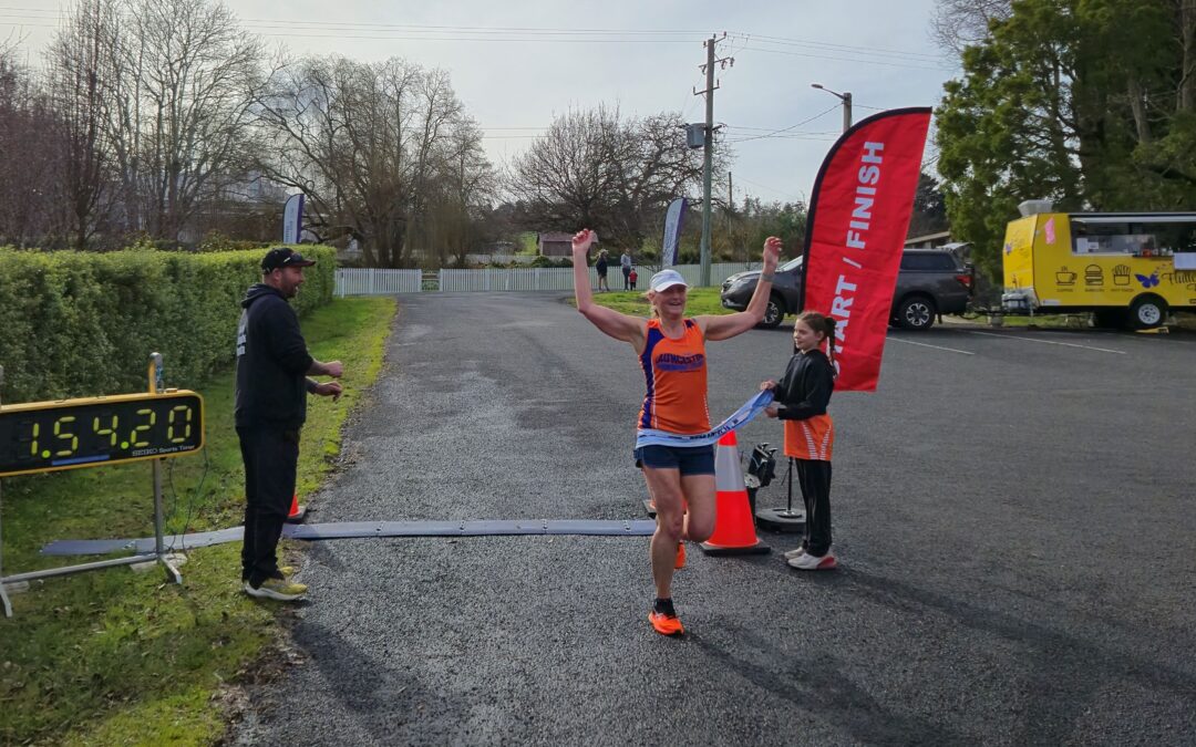 Leanne Evans climbs the podium at Windermere 15.2km